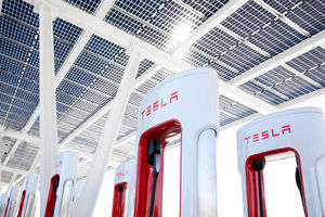 Tesla ouvre ses superchargeurs aux autres constructeurs