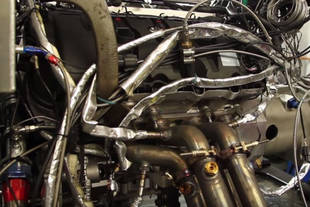 Le bloc V8 Cosworth de la future TVR en action