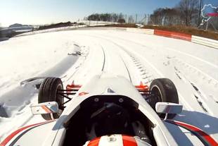 Un tour du Nürburgring sur la neige