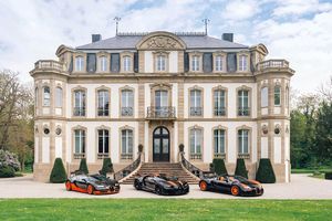 Une collection rare de modèles Bugatti exposée au Château Saint Jean