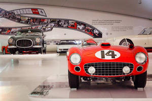 Rétromobile : la légende Ferrari s'expose