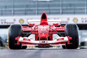 Une Ferrari F2003-GA ex-Schumacher vendue pour un prix record