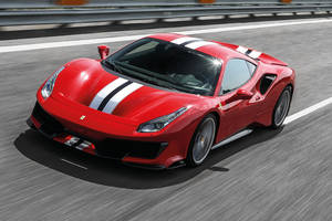 Ferrari : un nouveau modèle hybride en approche