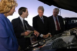 Bill Clinton passe à l'hybride