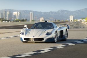Une Maserati MC12 s'illustre chez Broad Arrow Auctions à Monterey