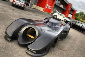 Une réplique de la Batmobile restaurée en France