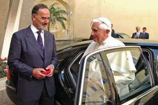 Le Pape a (encore) une nouvelle voiture !