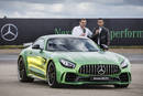 Lewis Hamilton et la Mercedes-AMG GT R 