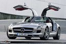 SLS AMG élue par Playboy