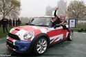 28 filles dans une Mini Cooper S