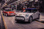 MINI célèbre 20 ans de production de la nouvelle MINI