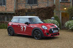 Patrick Hopkirk reçoit sa MINI Paddy Hopkirk Limited Edition