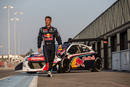 Sébastien Loeb et la 208 T16 Pikes Peak - Crédit photo : Peugeot Sport