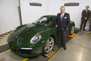 Le Dr Wolfgang Porsche aux côtés de la 1 000 000ème Porsche 911
