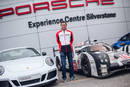 Nick Tandy et l'une des Porsche 911 Carrera 4 GTS British Legends Edition