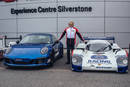 Derek Bell et l'une des Porsche 911 Carrera 4 GTS British Legends Edition