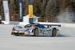 La Porsche 911 GT1 de 1998 en démonstration sur la neige