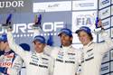 Timo Bernhard, Mark Webber et Brendon Hartley sur le podium de Fuji