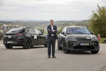 Michael Steiner, membre du Directoire de Porsche AG et le Macan électrique