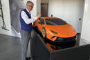 Stefano Domenicali et la maquette de la Lamborghini Huracan Performante