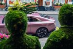 Rolls-Royce célèbre l'art floral à Chelsea avec une Spectre personnalisée