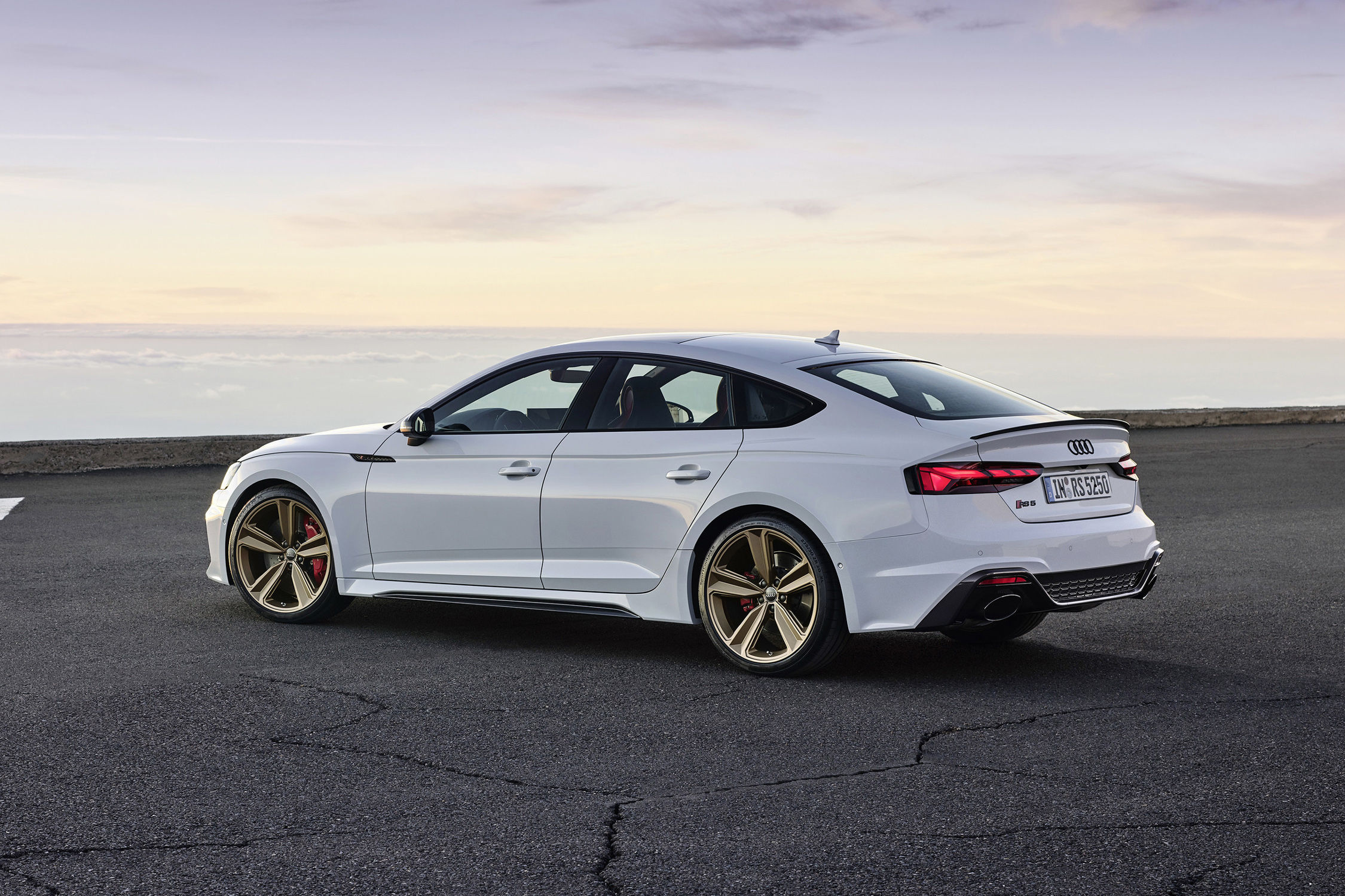 [Image: audi-rs5-20396-8.jpg]