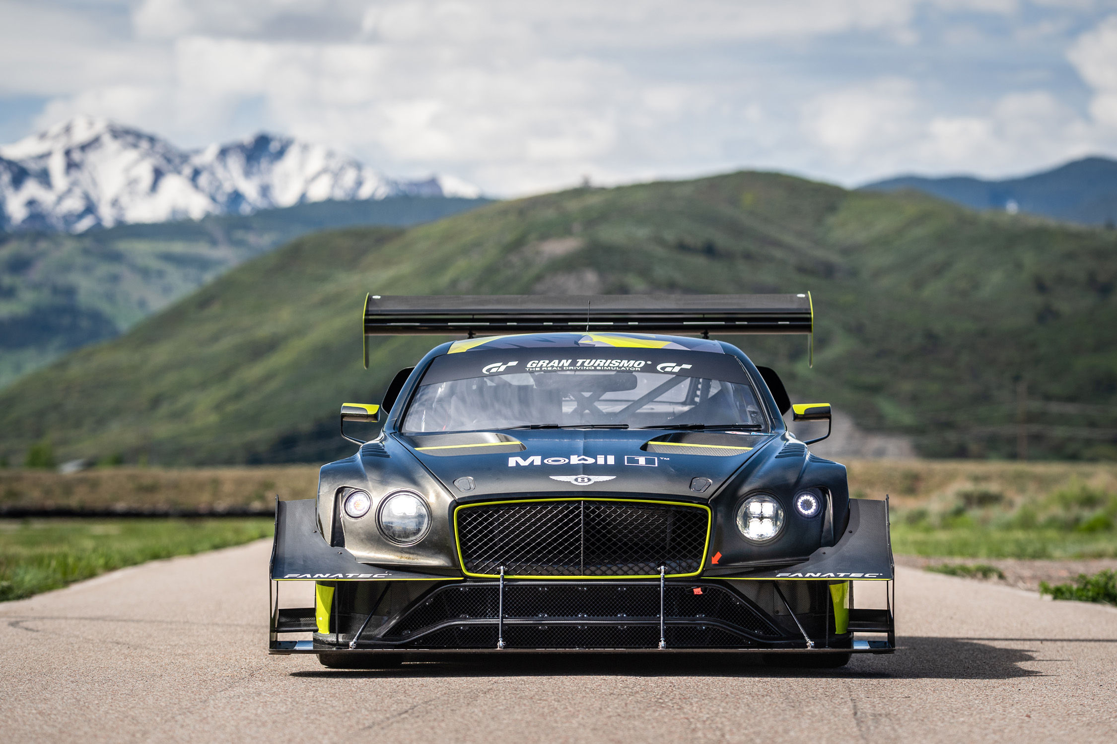 Pilotez chez vous avec le volant de la Bentley Continental GT3 Pikes