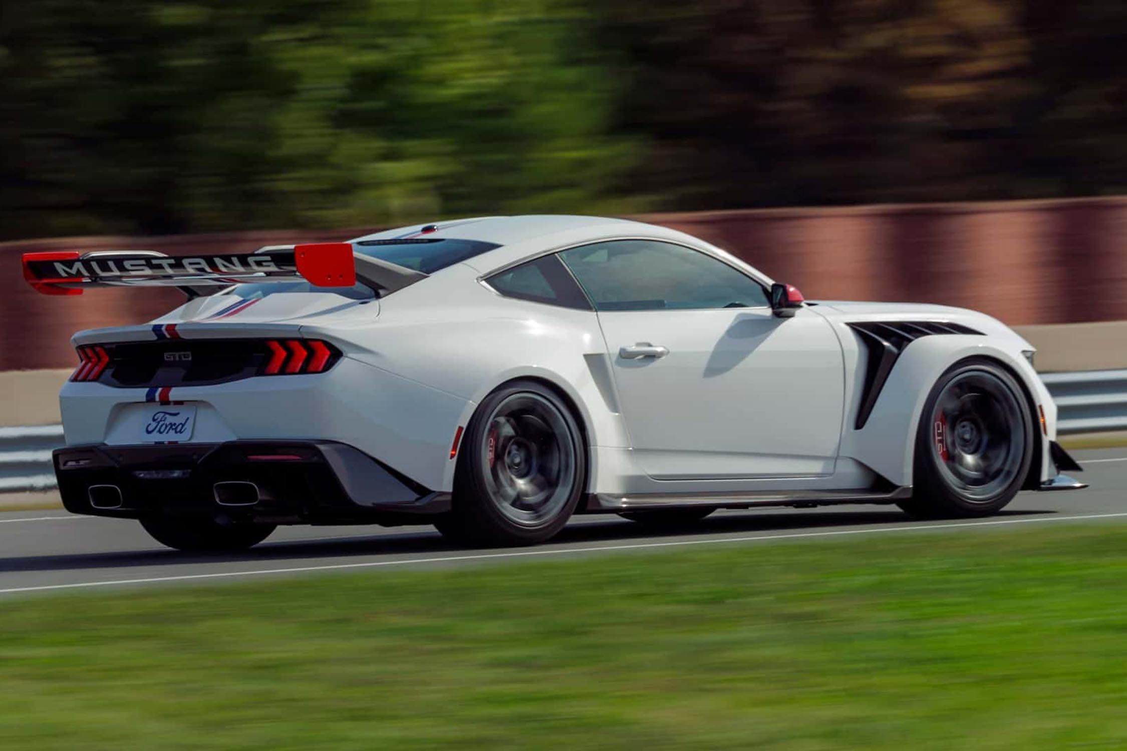 Modèle Réduit Maisto Ford Mustang GTD 1:18 - Édition Spéciale 2025, Gris Métallisé