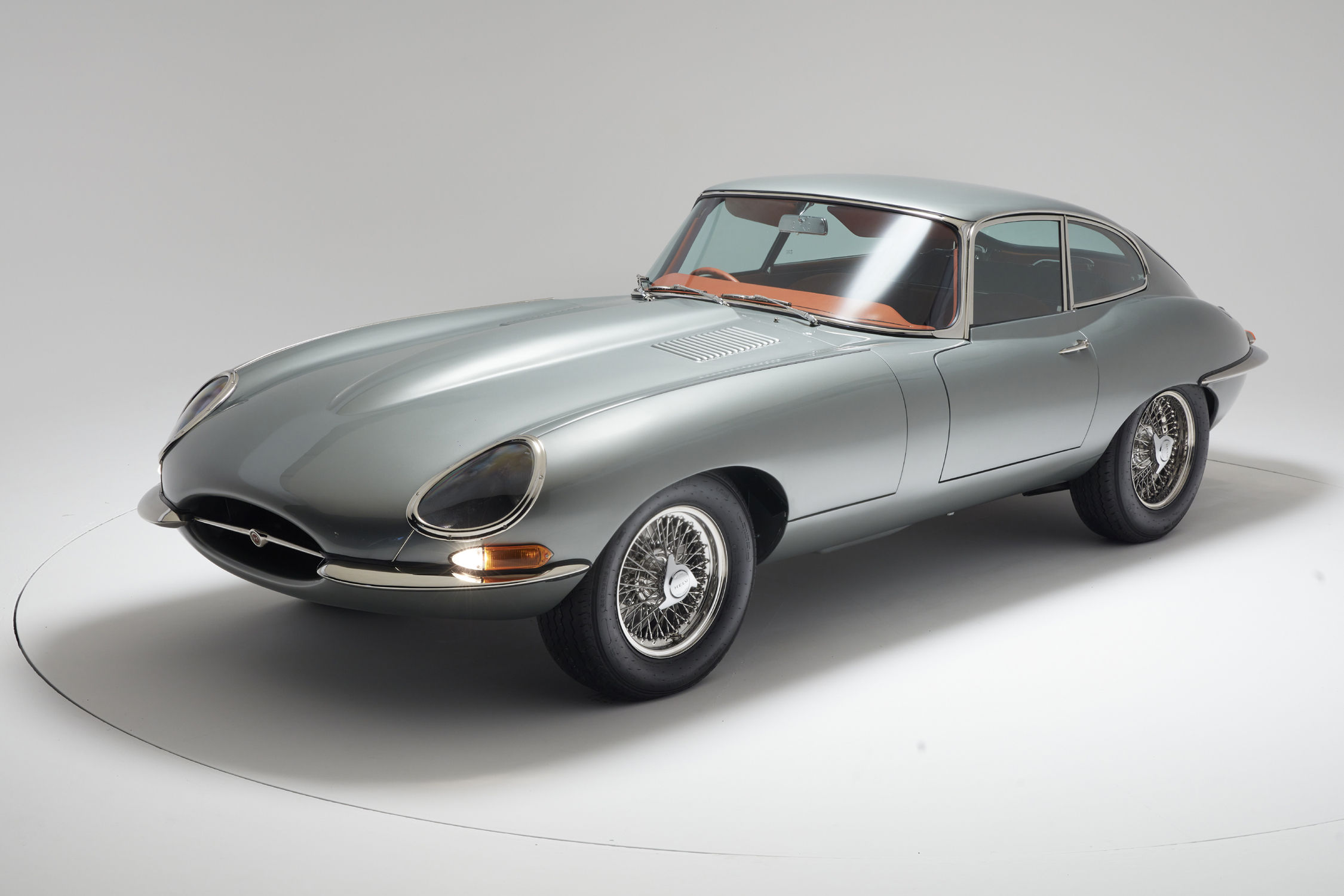 Nos cinq voitures mythiques : #4 Jaguar Type E