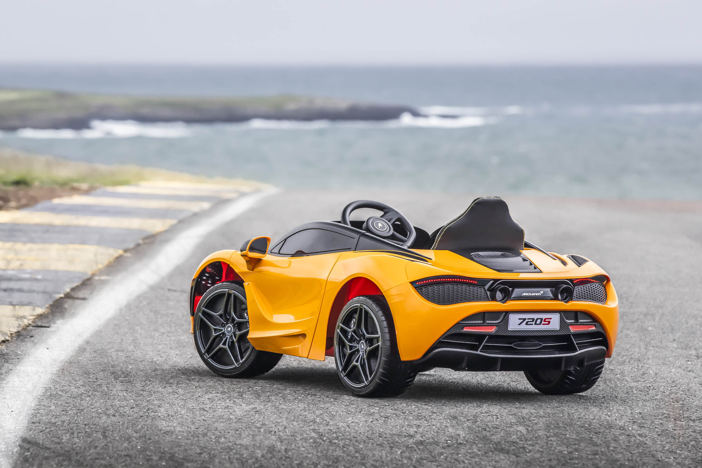 McLaren 720S Ride On pour les enfants Motorlegend