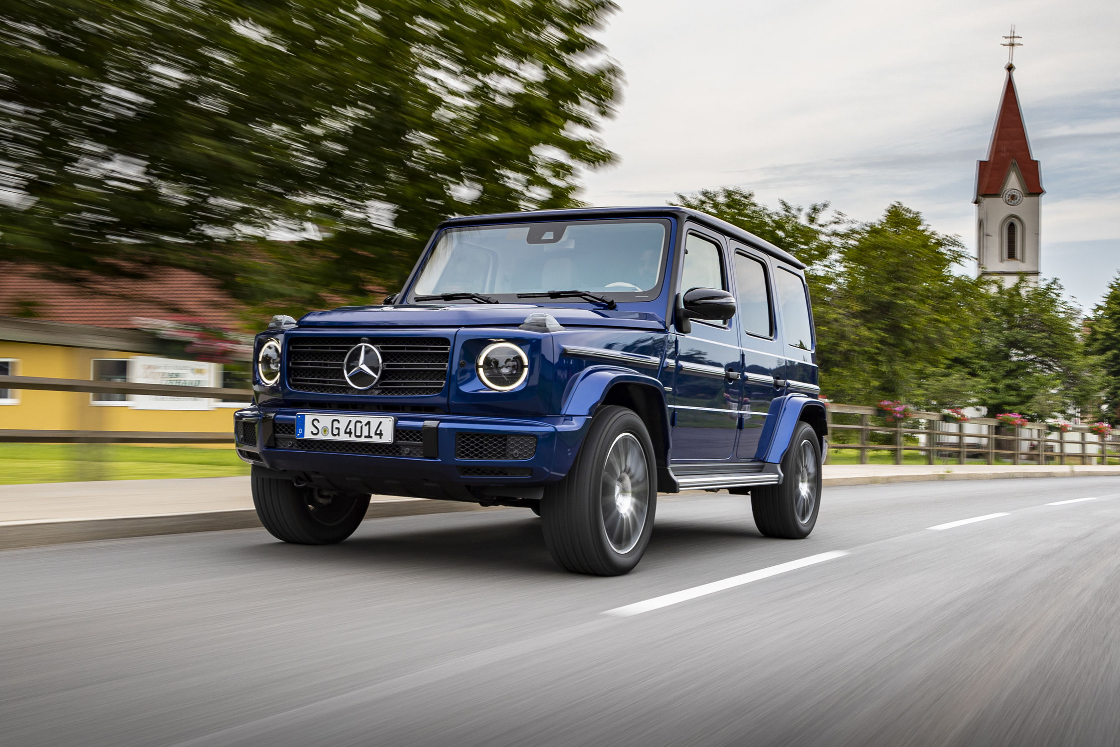 Как зарабатывать на гелик. Mercedes g400d синий. Mercedes g400d 2020. Мерседес Бенц Гелендваген синий. Mercedes g400d 90.