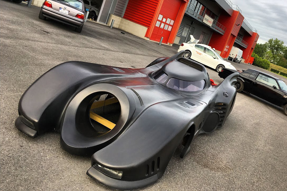 Vidéo. La Batmobile, mythique voiture de Batman, s'est garée à