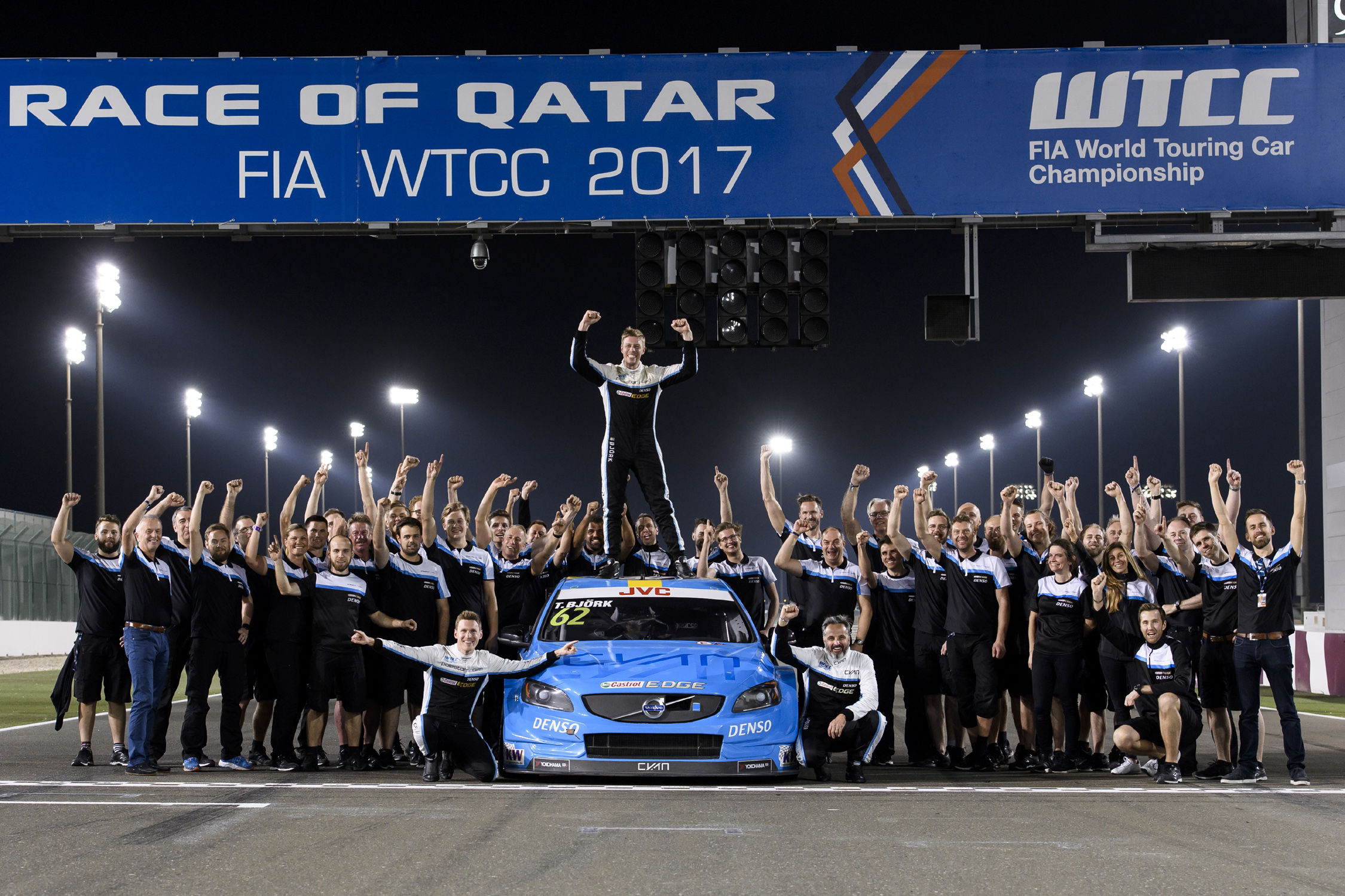 World performance. WTCC 2017. Фото Volvo Race World. Qatar Race.