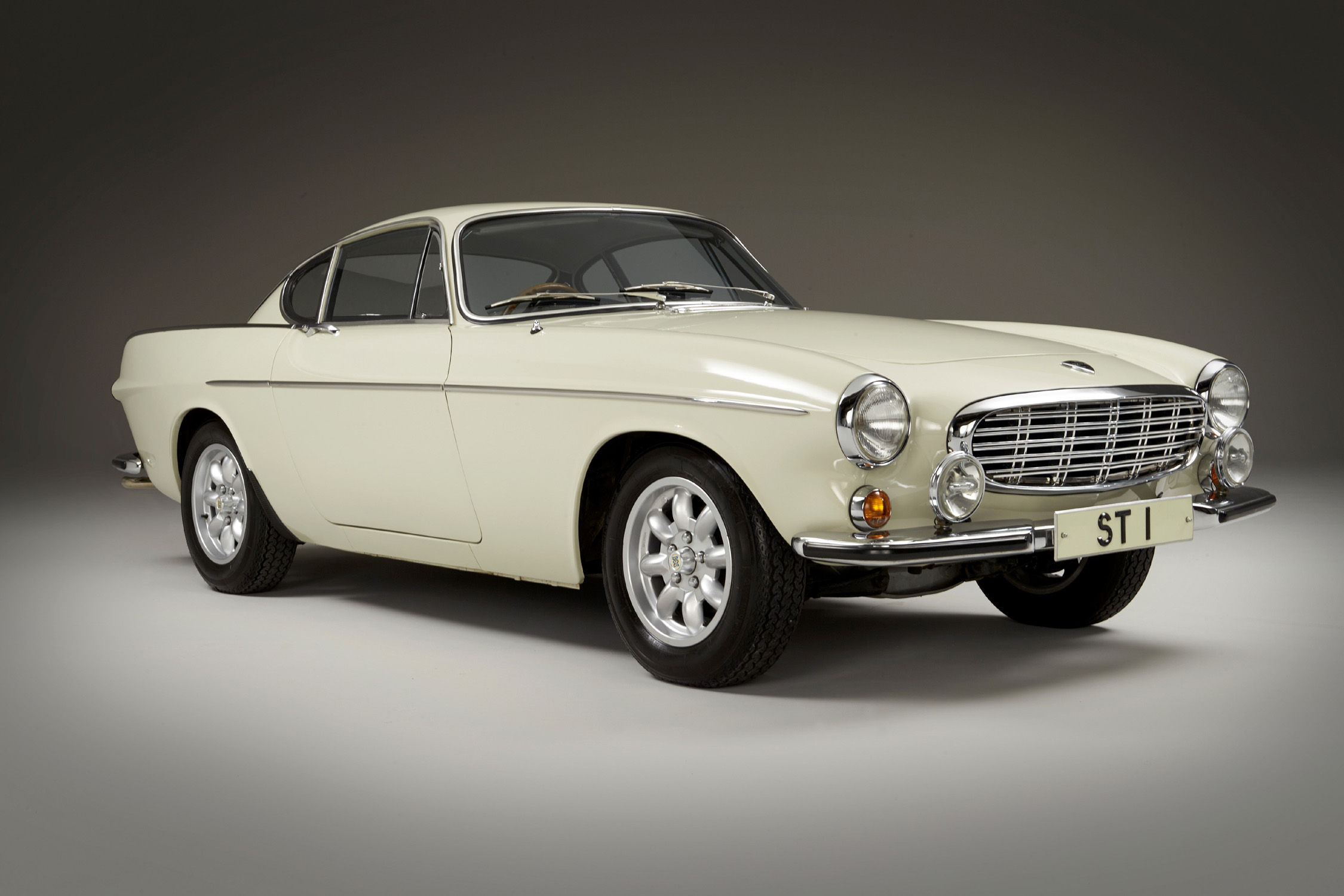 La Volvo P1800 fête ses 60 ans à Rétromobile Motorlegend