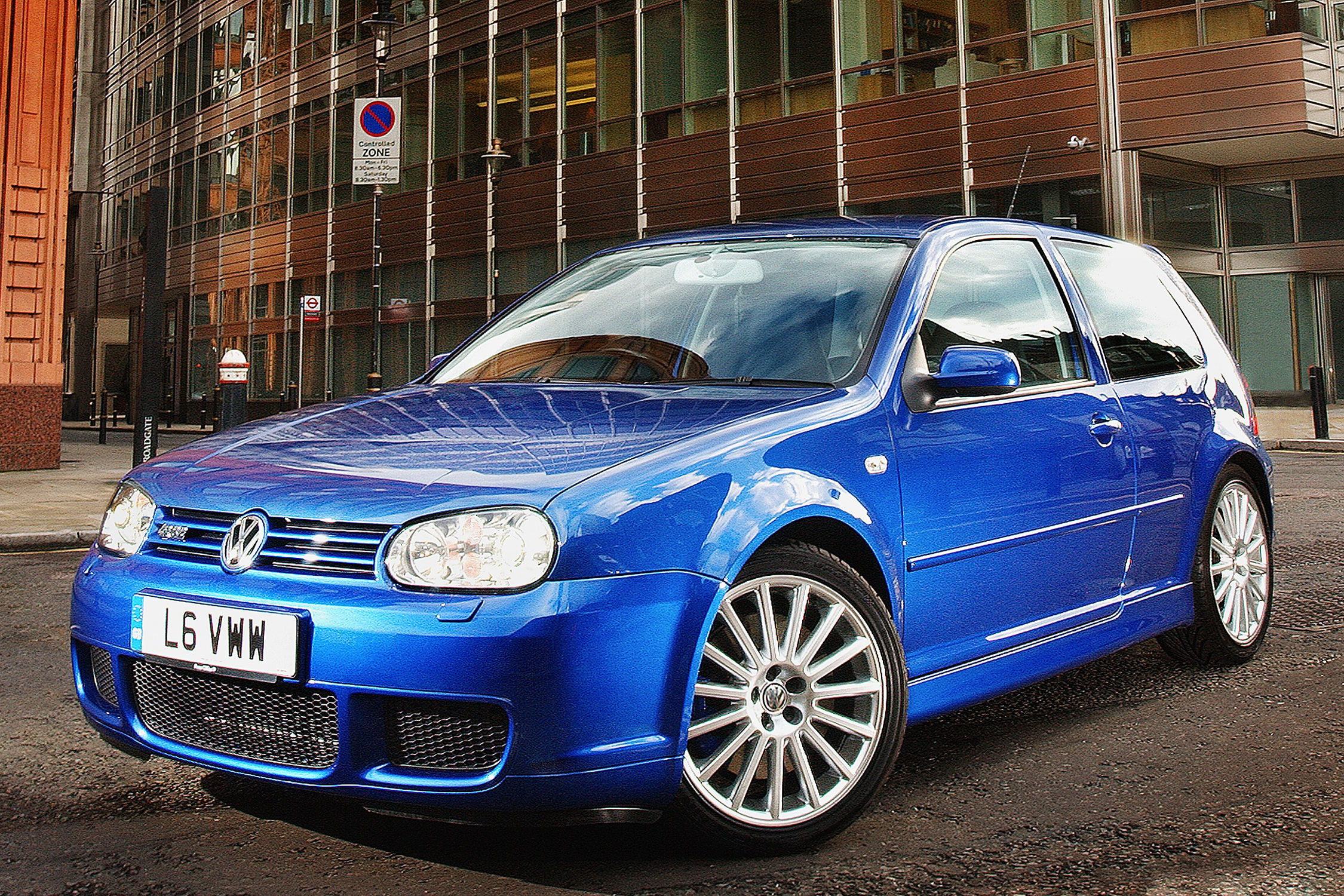 Volkswagen mk4. Фольксваген гольф r32. Golf 4 r32. Фольксваген Golf r32. Golf r32 mk4.