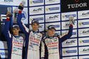 Stéphane Sarrazin, Alex Wurz et Mike Conway sur le podium de Bahreïn