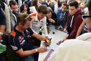 Sébastien Loeb en séance de dédicaces - Crédit photo : LGHA