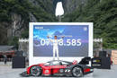 Romain Dumas et le VW ID.R au sommet de la Tianmen Mountain 