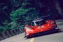 Le VW ID.R à l'assaut de la Tianmen Mountain Big Gate Road, en Chine.