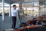 Zak Brown et Jodie Kidd au McLaren Technology Center de Woking