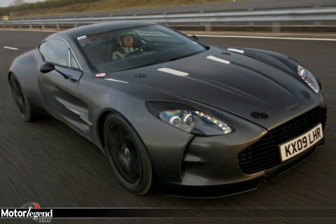 L'Aston One-77 va vite... très vite