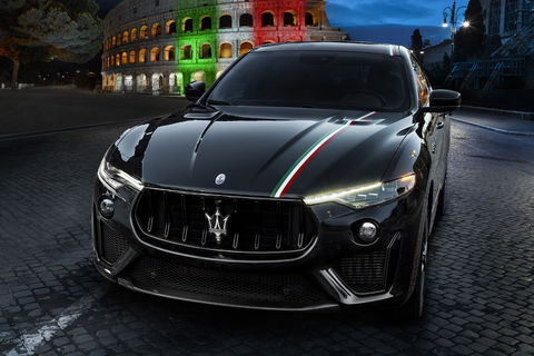 Un drapeau italien fait main pour le Maserati Levante