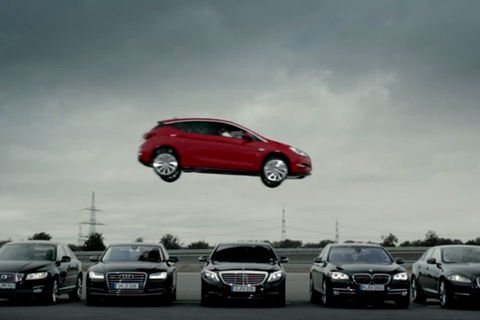 Clip original pour la nouvelle Opel Astra