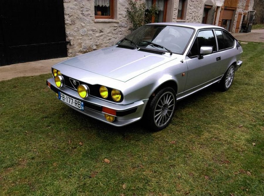 ALFA ROMEO ALFETTA GTV 2 0 coupé Gris clair occasion 9