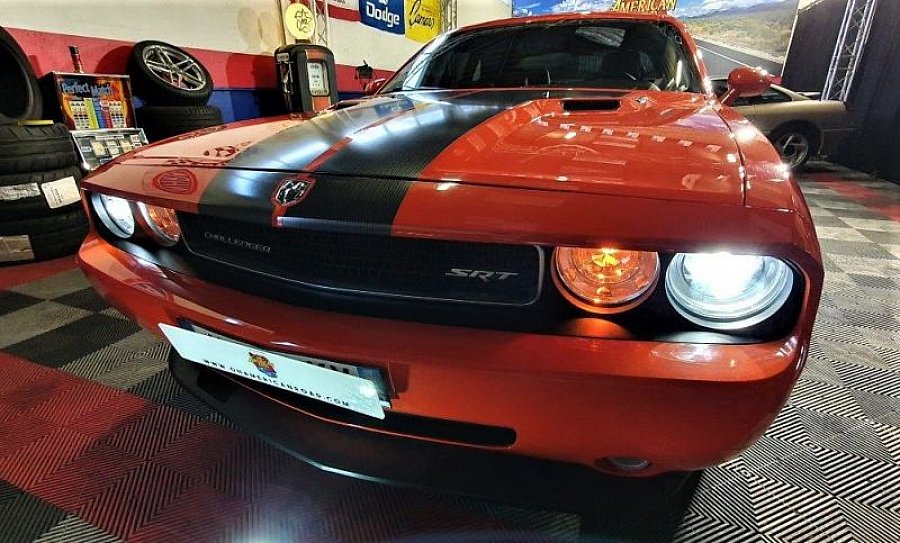 DODGE CHALLENGER III SRT8 6.1 coupé Orange occasion - 44 500 €, 20 000 km