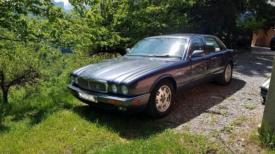  JAGUAR  XJ  Sovereign 4 0 berline Gris occasion  5 500 