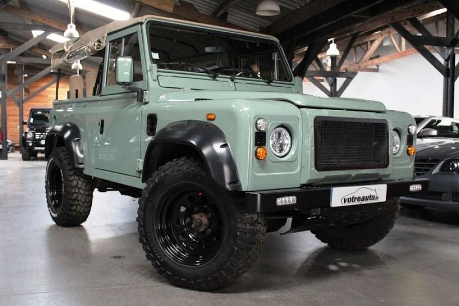 LAND ROVER DEFENDER IV 90 2.5 TD5 122 RAGTOP SPECIAL 4x4 Vert occasion - 139 800 €, 6 900 km