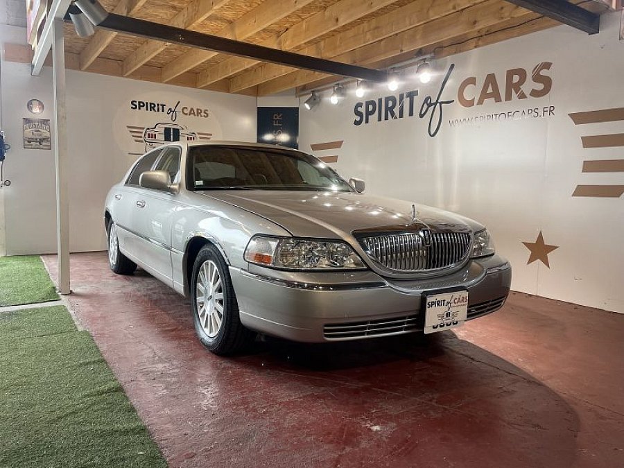 LINCOLN TOWN CAR berline Gris occasion - 21 990 €, 72 248 km