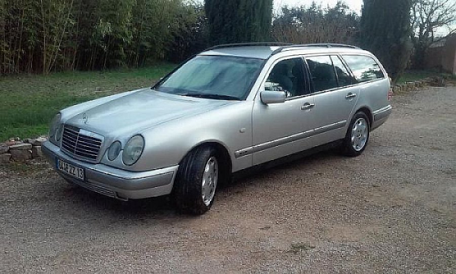 MERCEDES CLASSE E Berline W210 300 TD classic break Gris clair occasion 2 500 € 316 000 km MERCEDES CLASSE E Berline W210 300 TD classic break Gris clair occasion 2 500 € 316 000 km