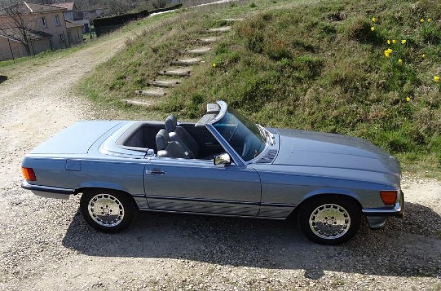 MERCEDES 560 SL (R107) cabriolet Bleu clair occasion - 35 997 €, 138 870 km